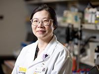 Dr. Sun in Lab