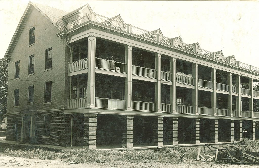 old photograph of university hospital from the 1900's